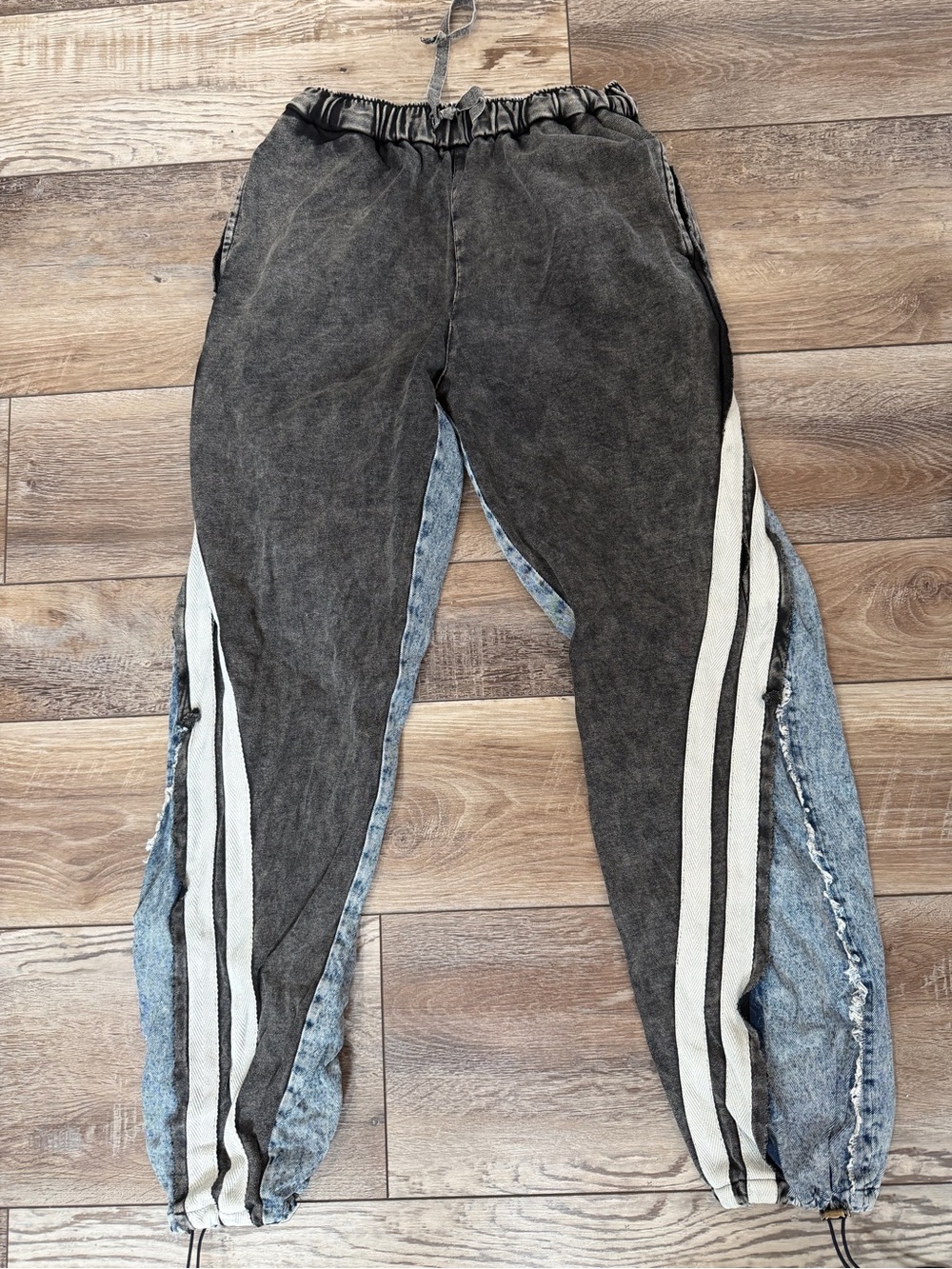 Oli & Hali Women’s Black Acid-Wash Stripe Jogger Jeans Size S - Picture 6 of 10